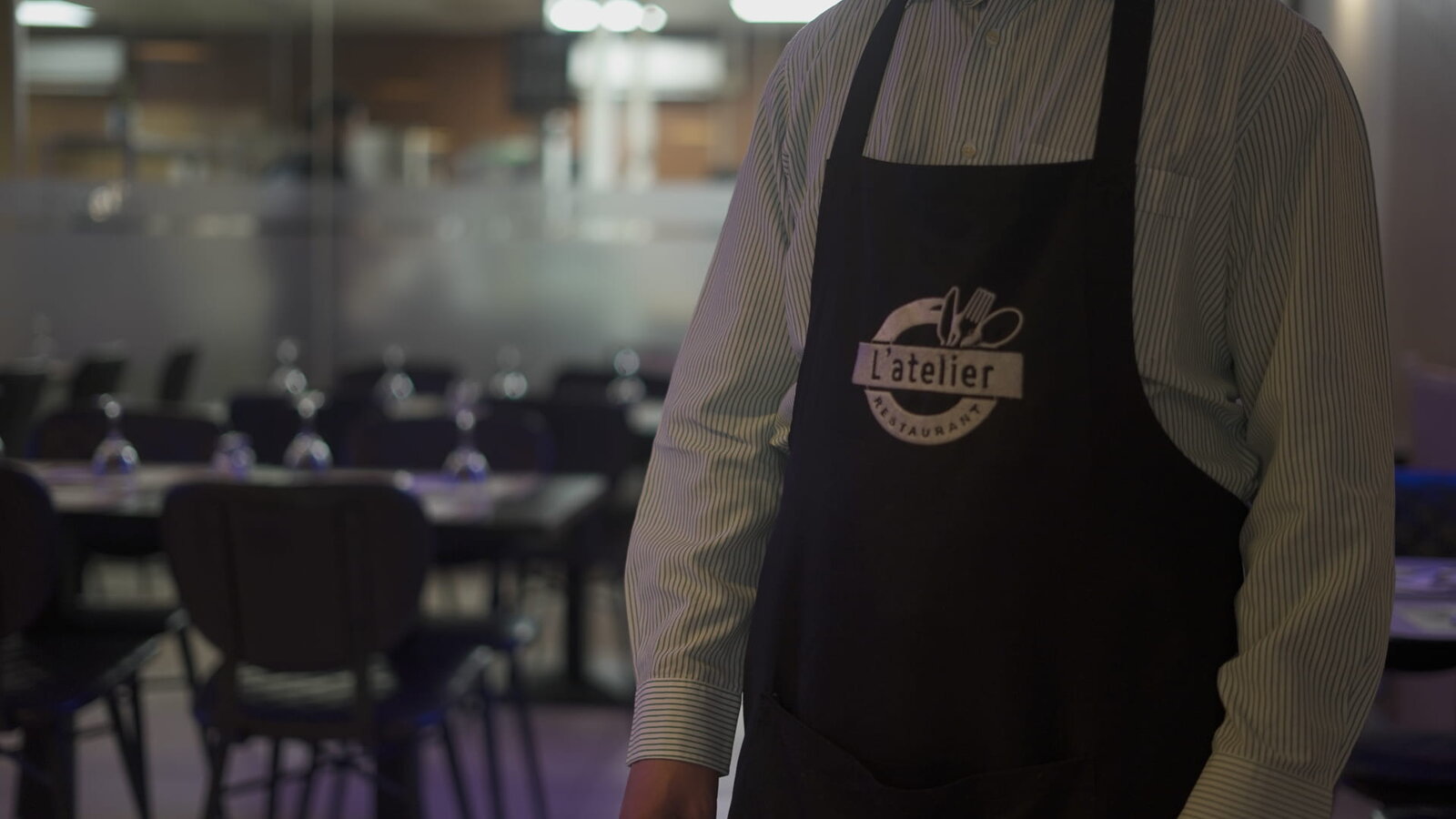 L'équipe de L'Atelier Restaurant en salle, à Mantes-la-Jolie