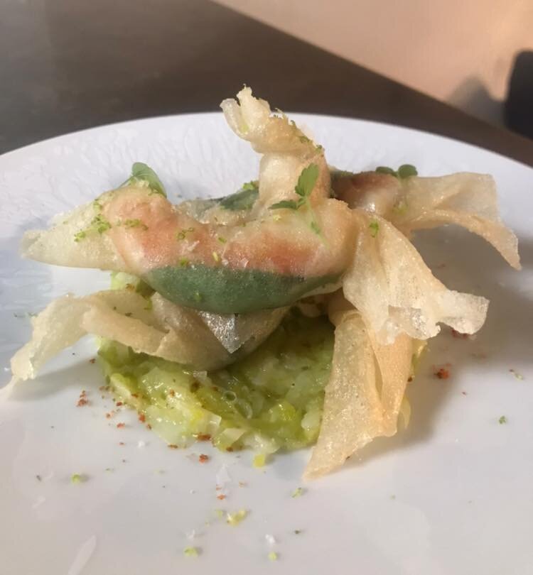 Entrée maison du restaurant L'Atelier – carpaccio, gambas ou burrata selon la saison